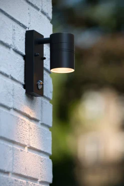 ARNE-LED IR - Wandspot / Wandlamp Binnen/Buiten - Ø 6,3 cm - LED - GU10 - 1x5W 2700K - IP44 - Beweging & dag/nacht sensor - Zwart*Lucide Online