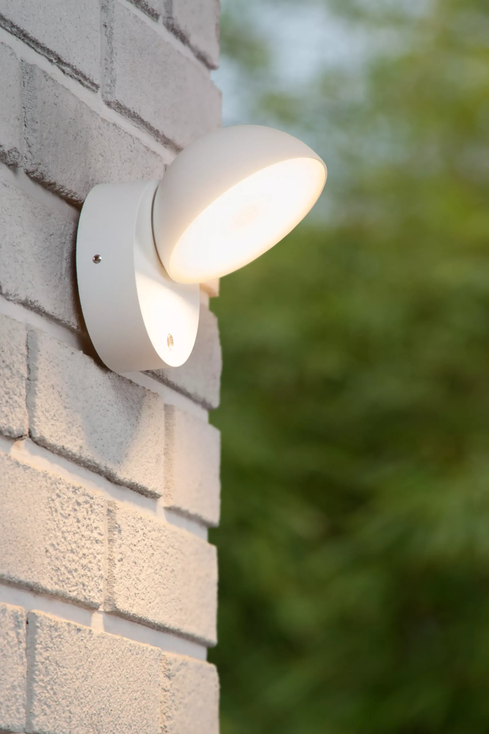 FINN - Wandlamp Binnen/Buiten - LED - 1x12W 3000K - IP54 - Dag/nacht sensor - Wit*Lucide Best Sale