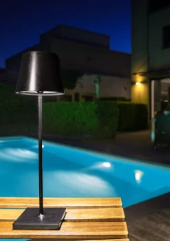JUSTIN - Oplaadbare Tafellamp Binnen/Buiten - Accu/Batterij - Ø 11 cm - LED Dimb. - CCT - 1x2,2W 2700K/3000K - IP54 - Zwart*Lucide Online