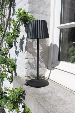 JUSTINE - Oplaadbare Tafellamp Binnen/Buiten - Accu/Batterij - LED Dimb. - 1x2W 2700K - IP54 - Met draadloos oplaadstation - Zwart*Lucide Discount