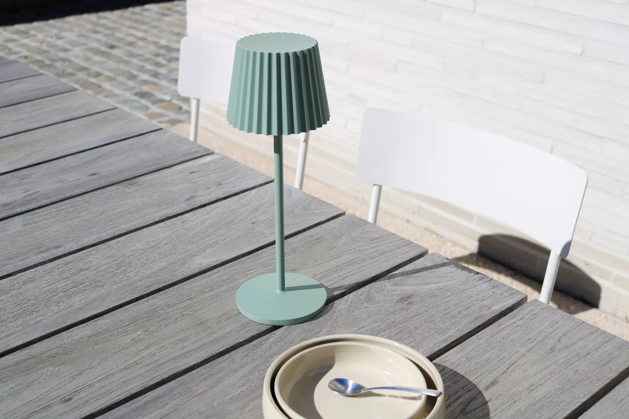 JUSTINE - Oplaadbare Tafellamp Binnen/Buiten - Accu/Batterij - LED Dimb. - 1x2W 2700K - IP54 - Met draadloos oplaadstation - Groen*Lucide Flash Sale