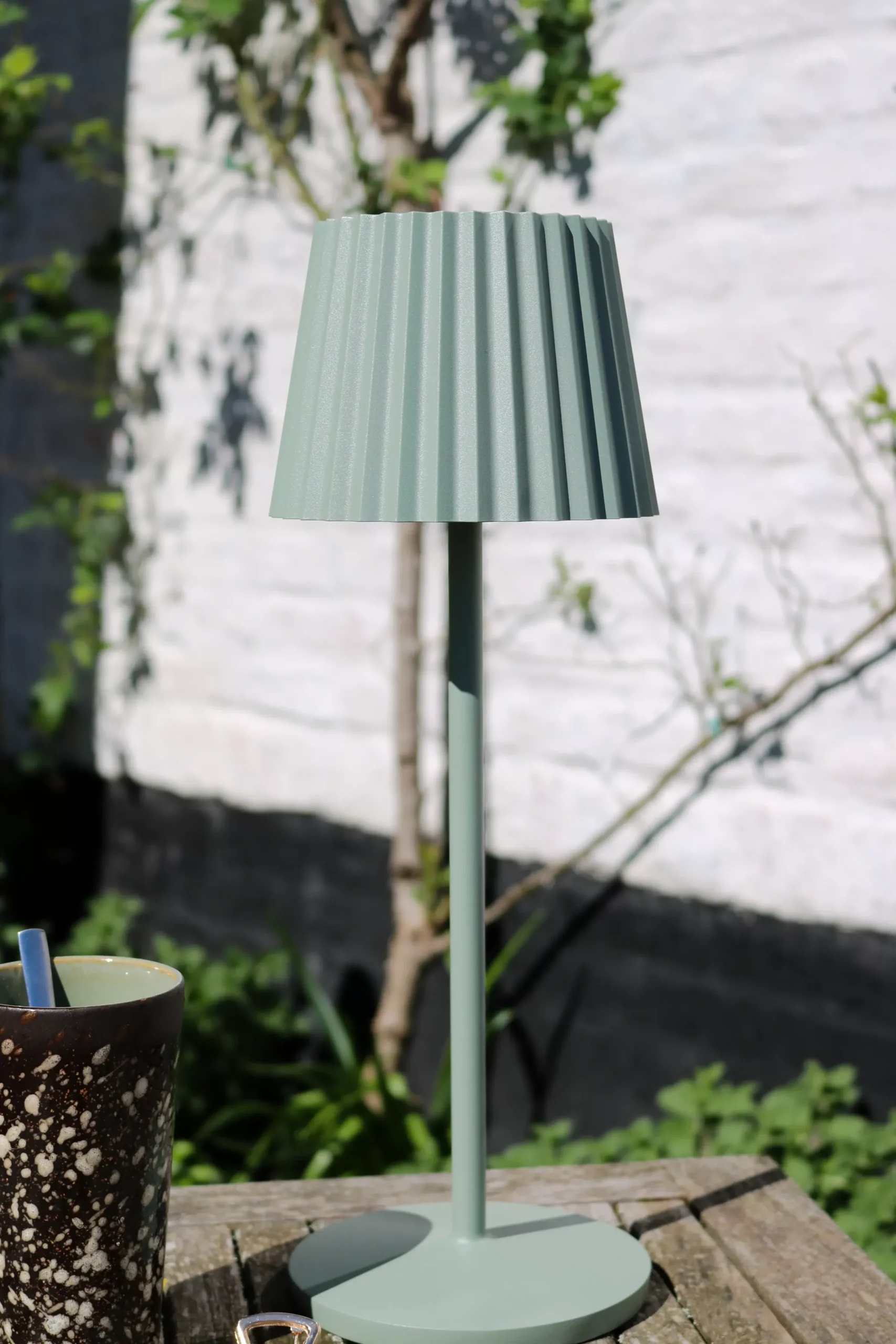 JUSTINE - Oplaadbare Tafellamp Binnen/Buiten - Accu/Batterij - LED Dimb. - 1x2W 2700K - IP54 - Met draadloos oplaadstation - Groen*Lucide Flash Sale