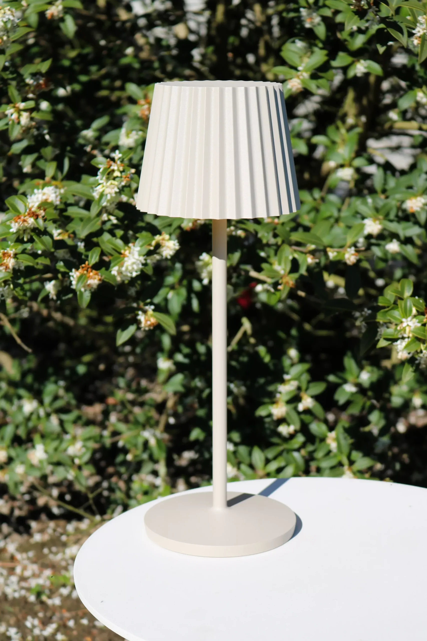 JUSTINE - Oplaadbare Tafellamp Binnen/Buiten - Accu/Batterij - LED Dimb. - 1x2W 2700K - IP54 - Met draadloos oplaadstation - Beige*Lucide New