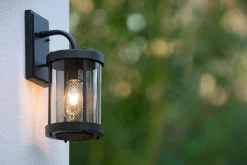 MAKKUM - Wandlamp Binnen/Buiten - 1xE27 - IP23 - Zwart*Lucide Shop