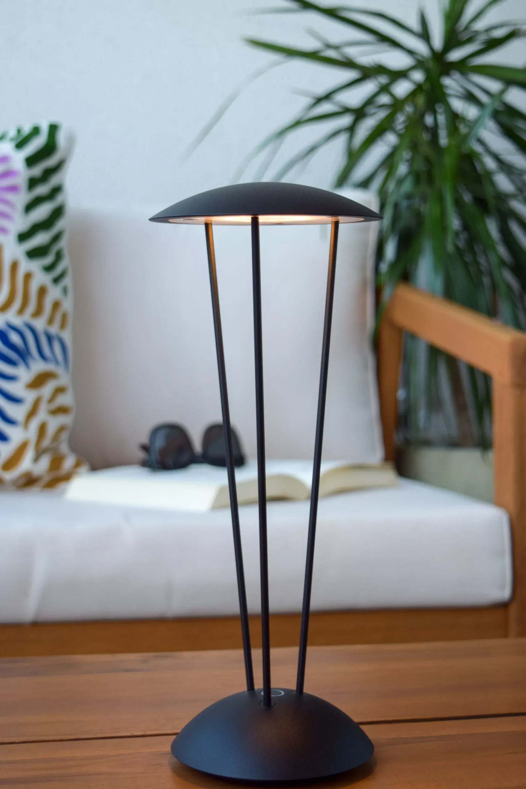 RENEE - Oplaadbare Tafellamp Binnen/Buiten - Accu/Batterij - Ø 12,3 cm - LED Dim to warm - 1x2,2W 2700K/3000K - IP54 - Met draadloos oplaadstation - Zwart*Lucide Hot