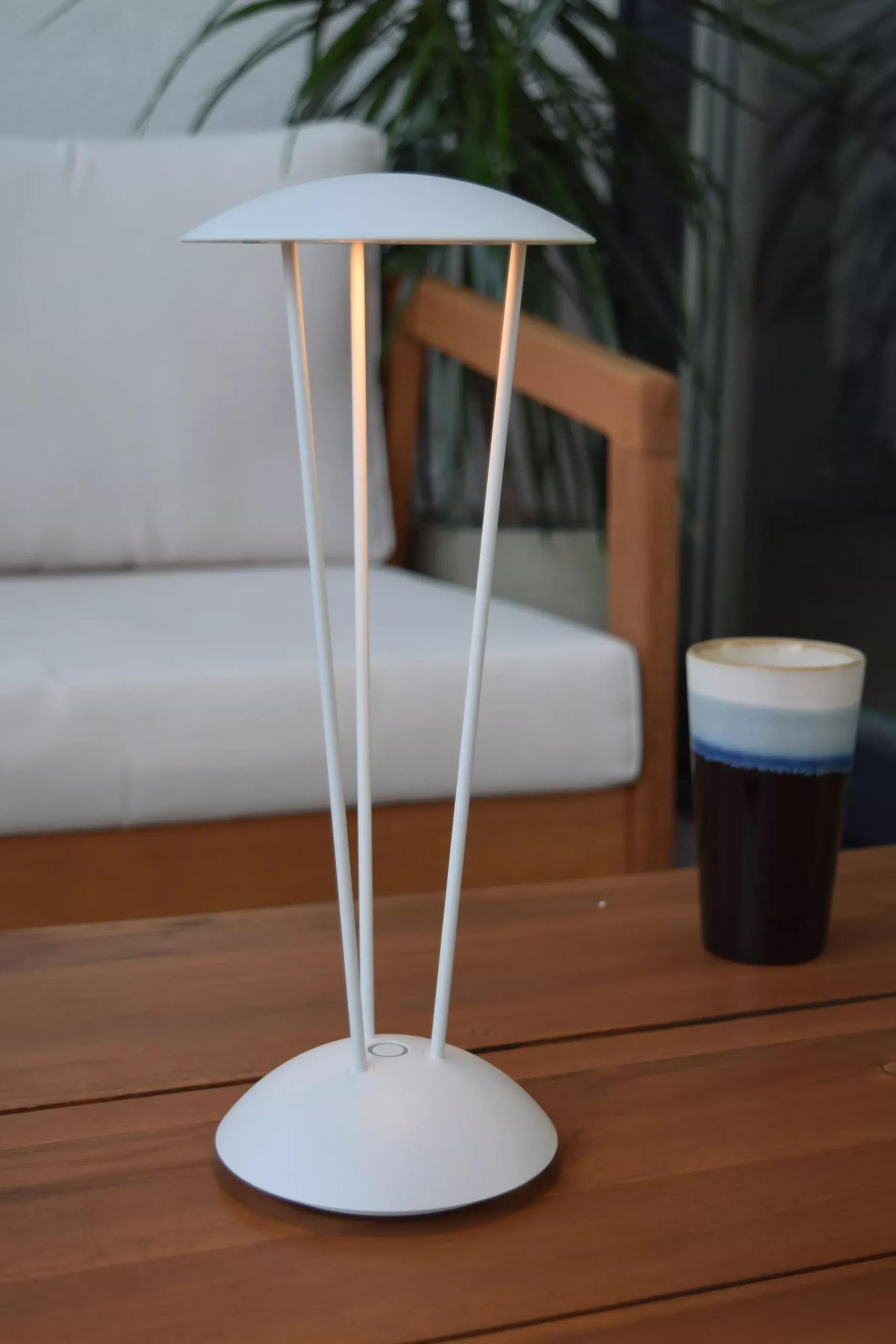 RENEE - Oplaadbare Tafellamp Binnen/Buiten - Accu/Batterij - Ø 12,3 cm - LED Dim to warm - 1x2,2W 2700K/3000K - IP54 - Met draadloos oplaadstation - Wit*Lucide Flash Sale